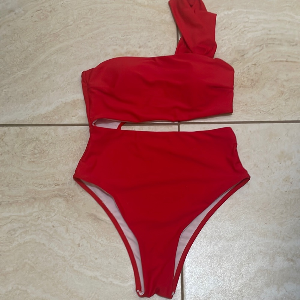 NWOT ONE PC SWIMSUIT